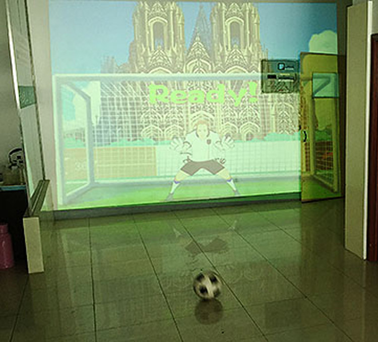 成都卓信智诚科技使用体感识别技术的虚拟足球射门.jpg